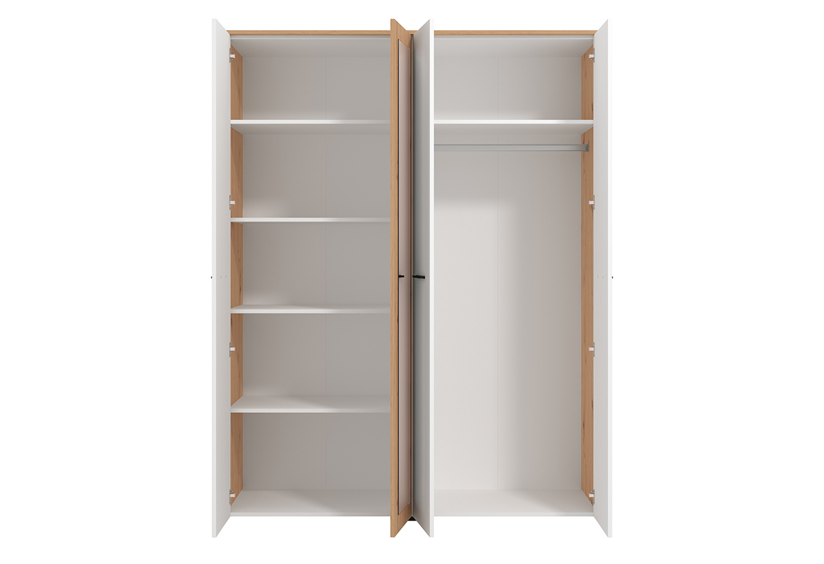 Απεικονίζεται η ντουλάπα ανοιχτή.